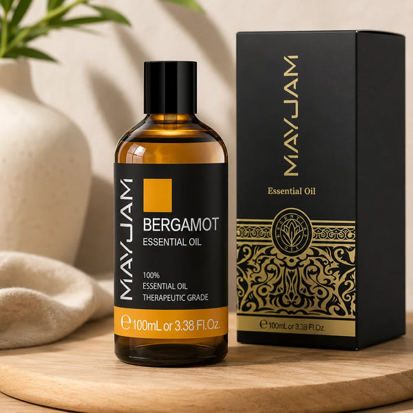 100 ml bergamott illóolaj borostyánszínű üvegben fekete díszdoboz mellett